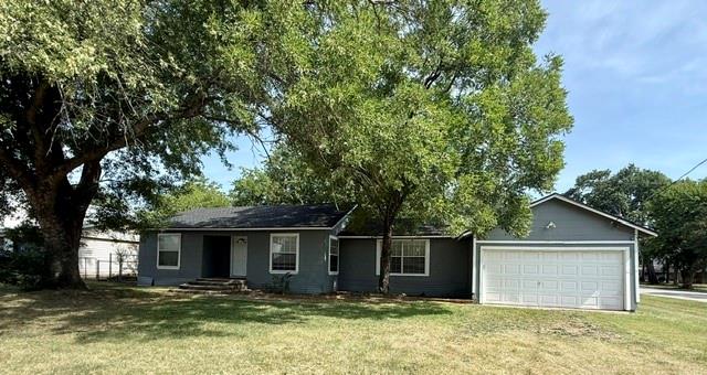415 E Avenue G Property Photo 1