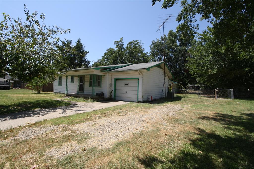 306 S Austin Street Property Photo 4