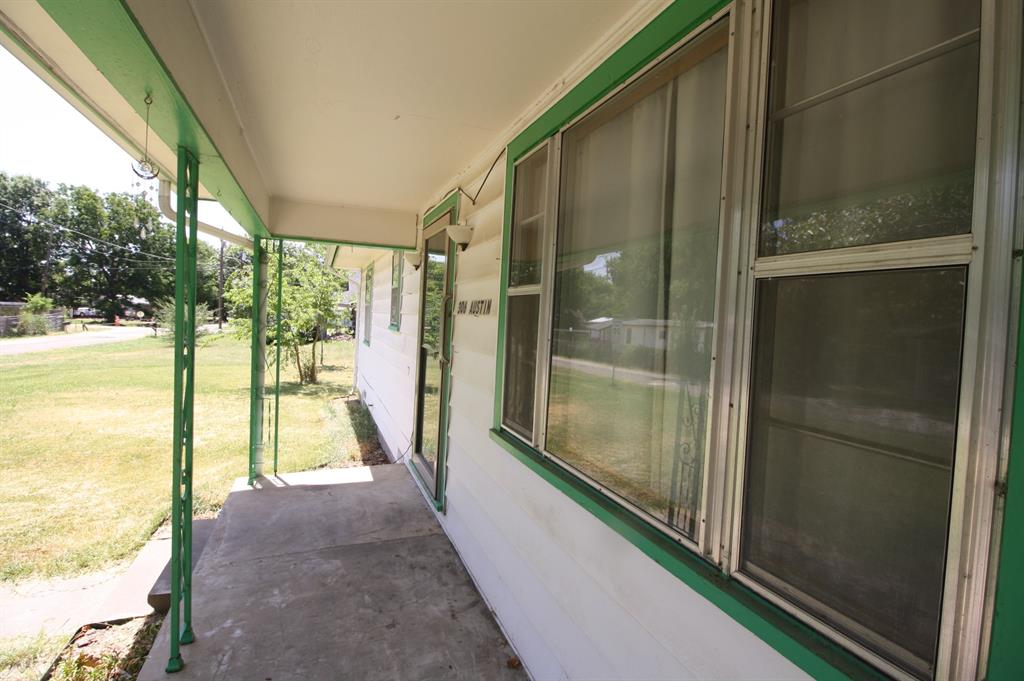 306 S Austin Street Property Photo 6