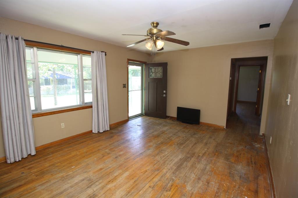 306 S Austin Street Property Photo 8