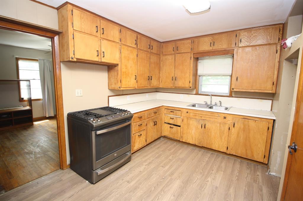 306 S Austin Street Property Photo 9