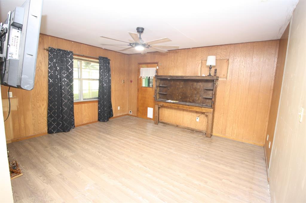 306 S Austin Street Property Photo 17
