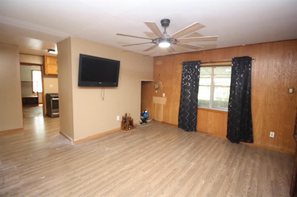 306 S Austin Street Property Photo 18