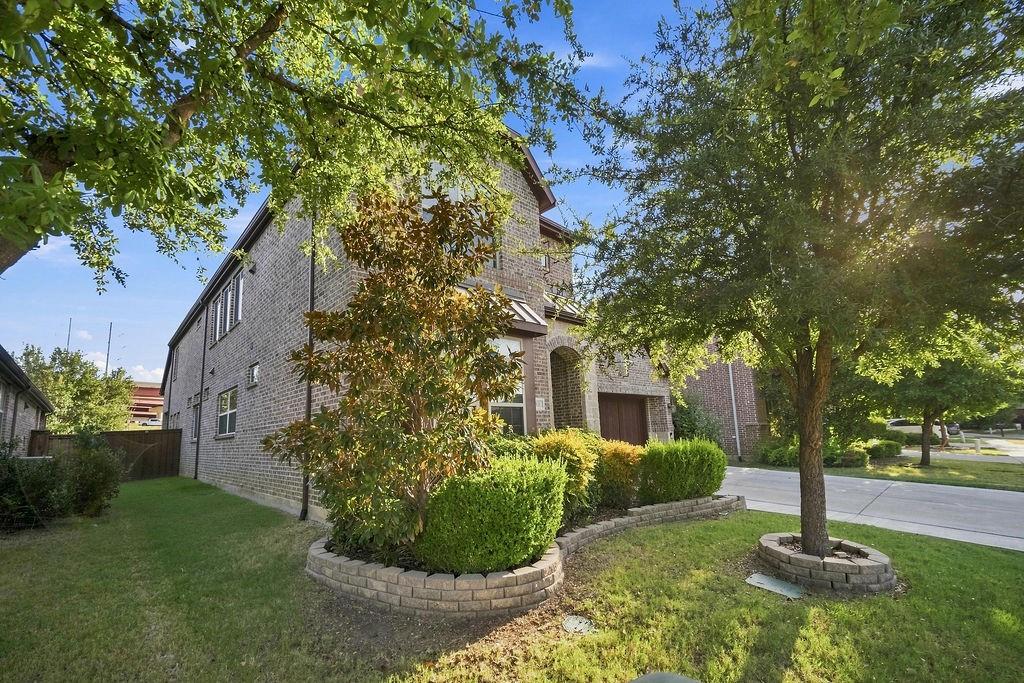 7831 Southfork Bend Property Photo 4