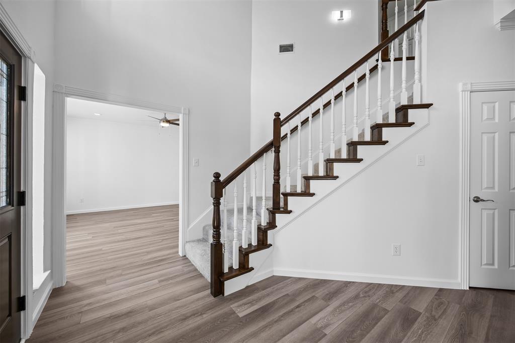 6114 Waller Lane Property Photo 8