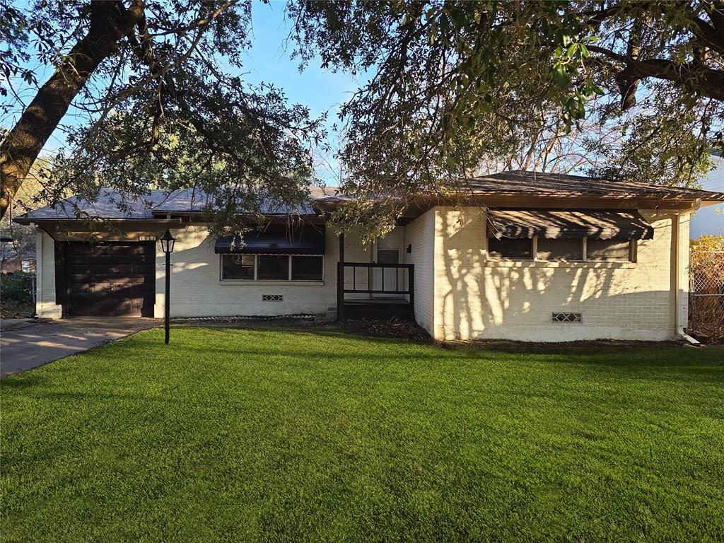 1811 W College Street Property Photo 1