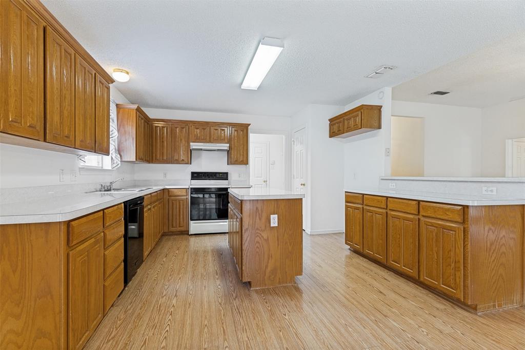 8104 Berkshire Drive Property Photo 10