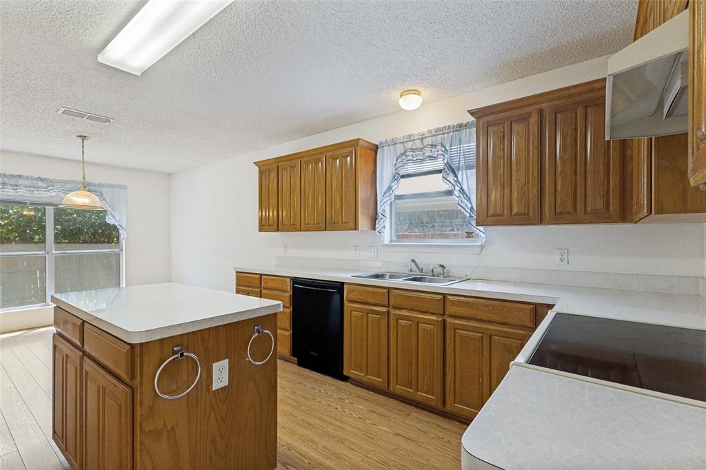 8104 Berkshire Drive Property Photo 11