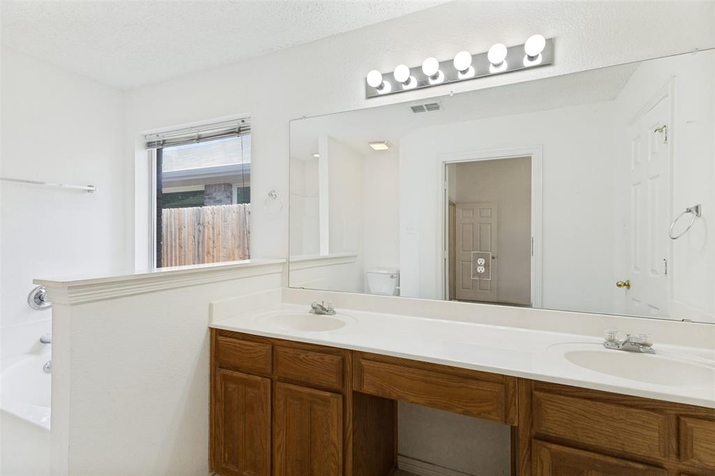 8104 Berkshire Drive Property Photo 15