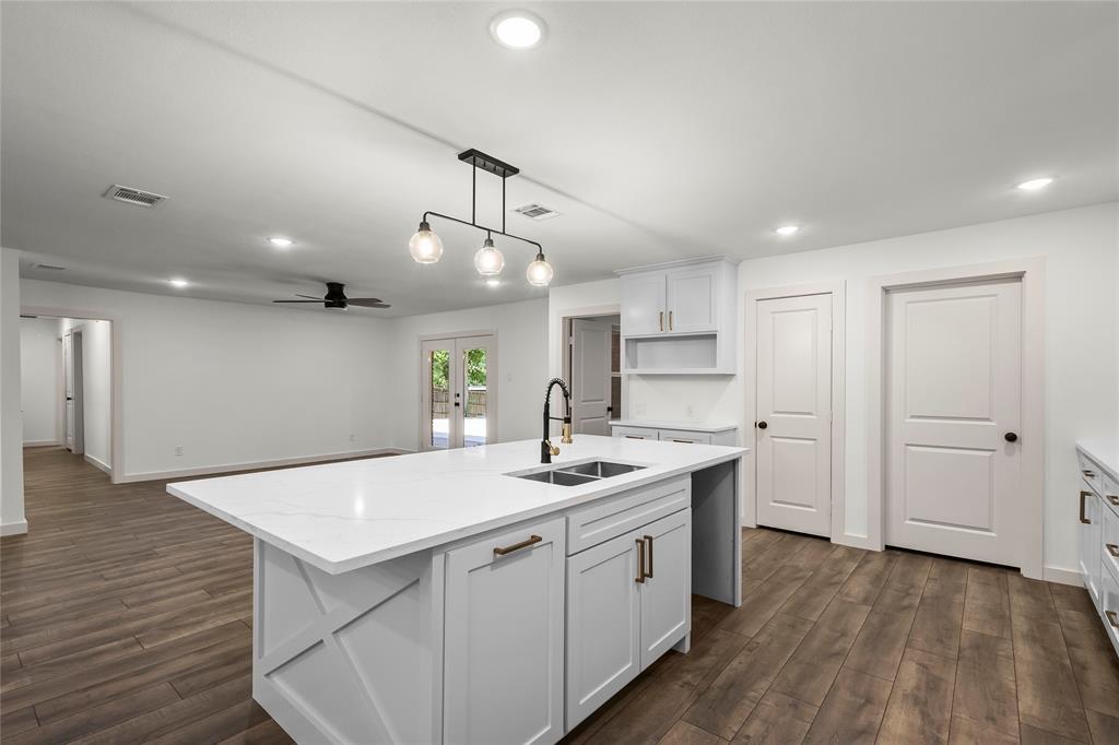 909 Robertson Road Property Photo 10