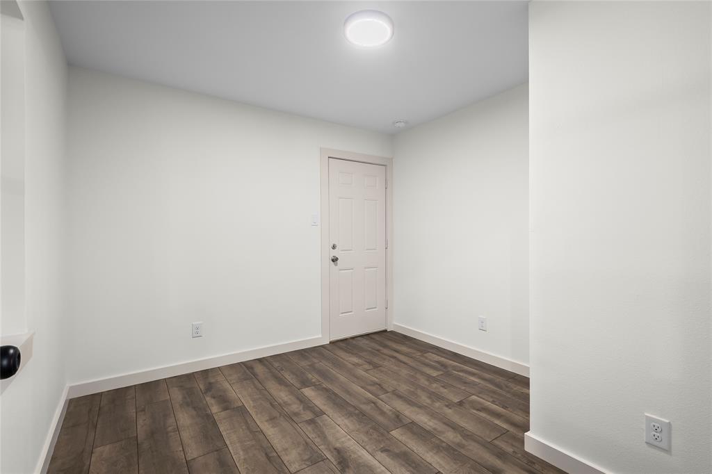 909 Robertson Road Property Photo 15