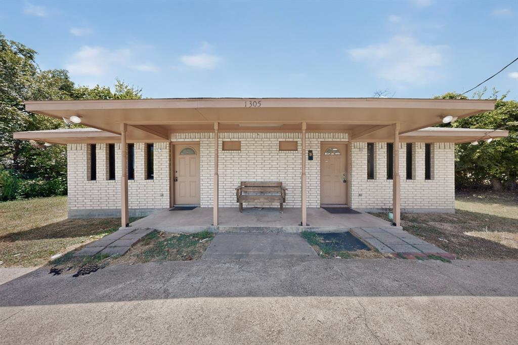 1305 N Kaufman Street