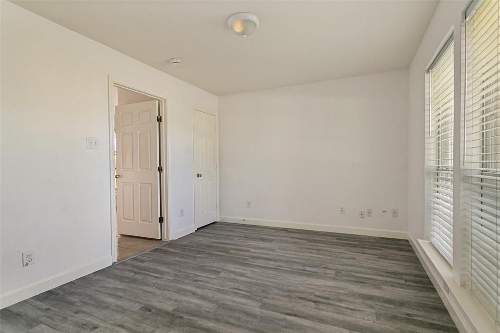 2424 Hunters Run Drive Property Photo 17