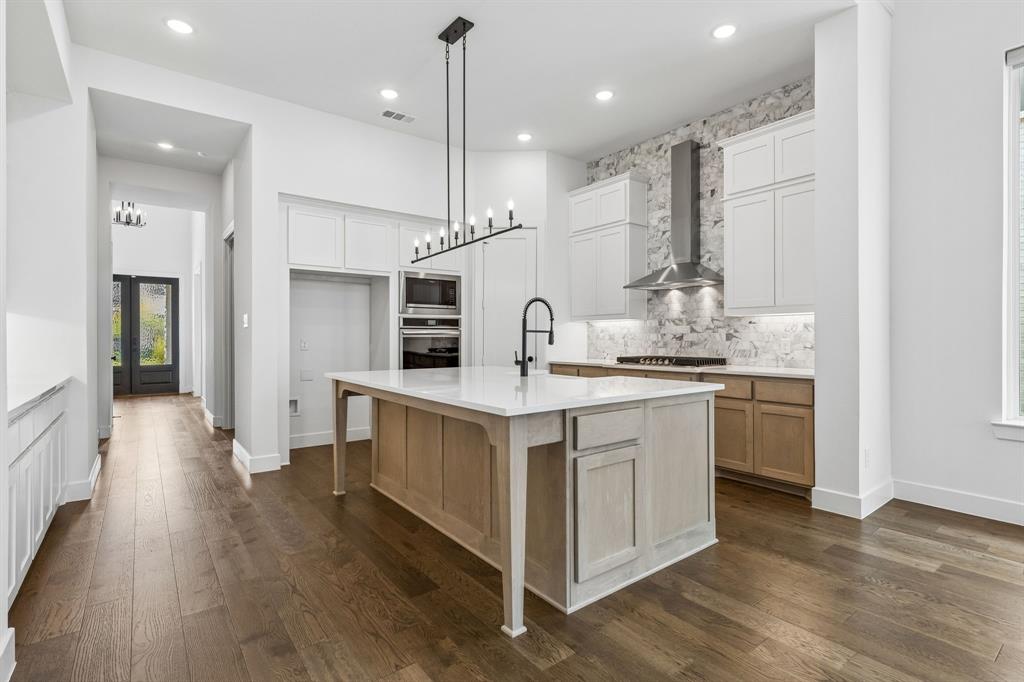 3921 Linear Property Photo 1