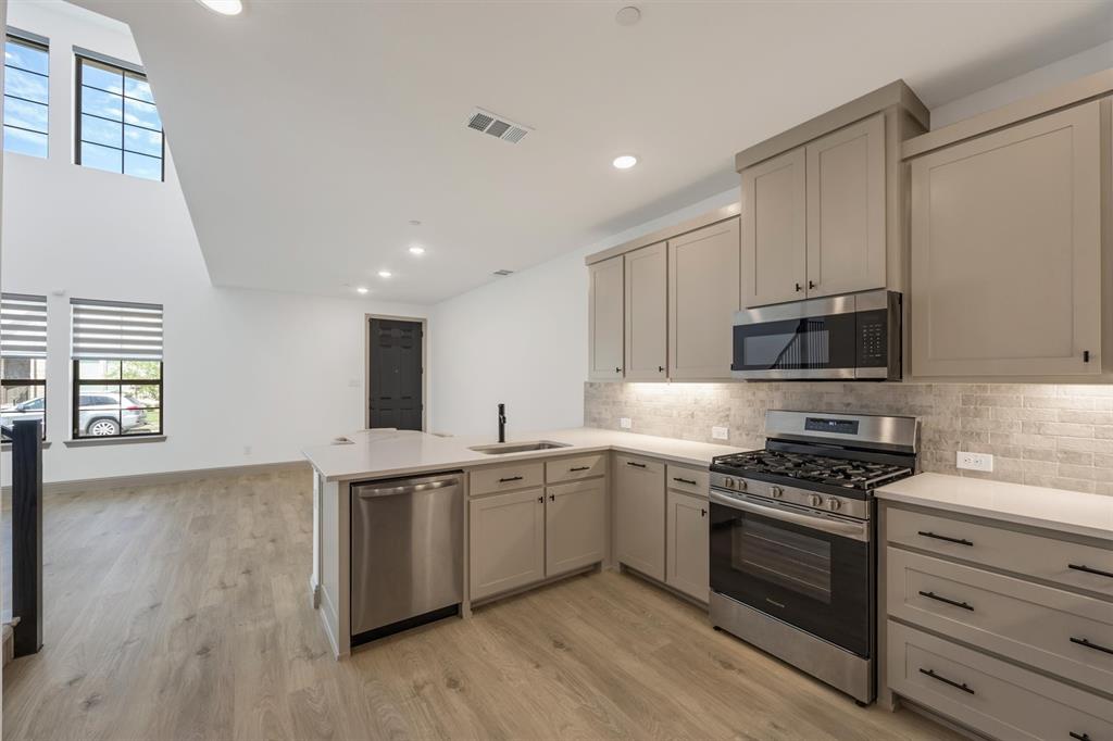 528 4th Street Property Photo 7