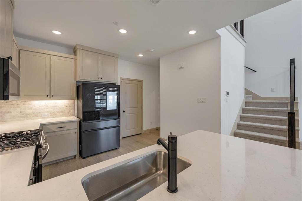 528 4th Street Property Photo 9
