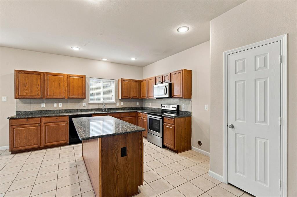 2332 Angoni Way Property Photo 7