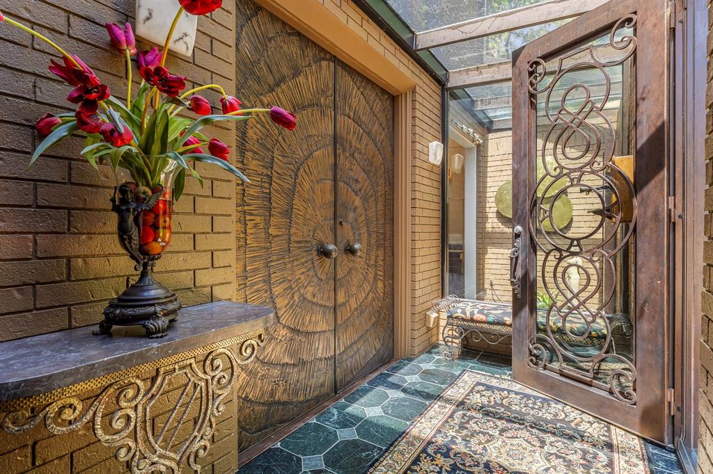 14 Waverly Place Property Photo 3