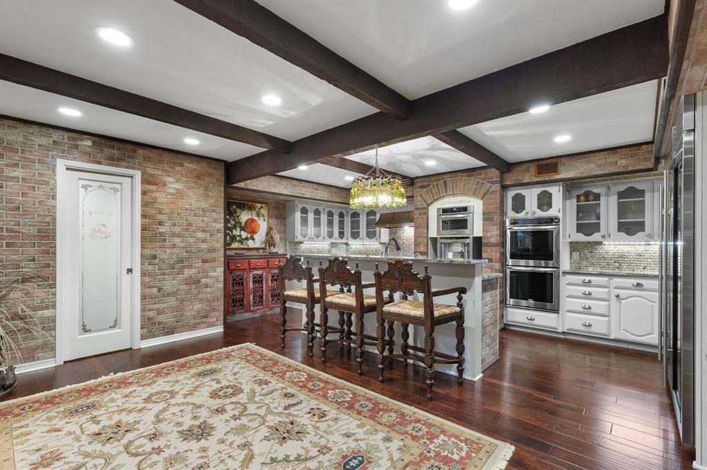 14 Waverly Place Property Photo 10