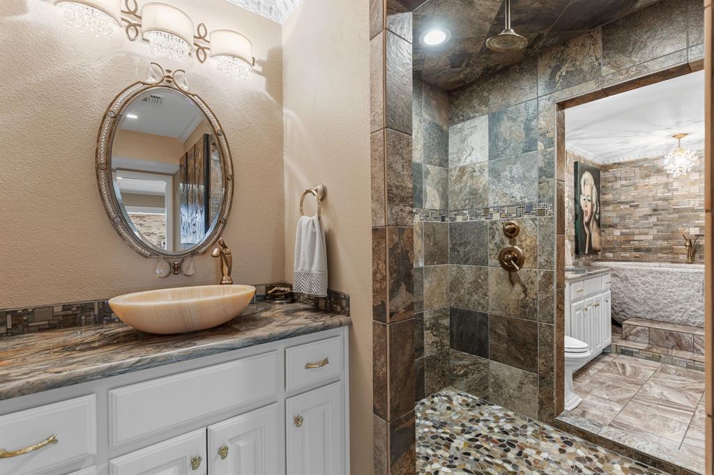 14 Waverly Place Property Photo 16