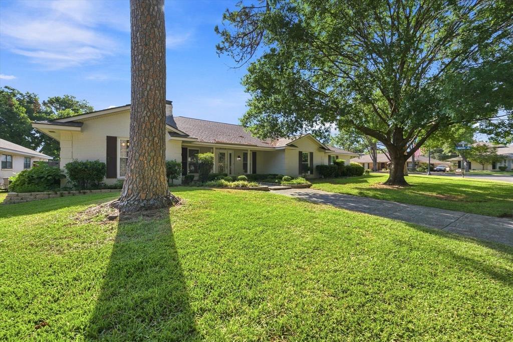 3113 Westador Drive Property Photo 2