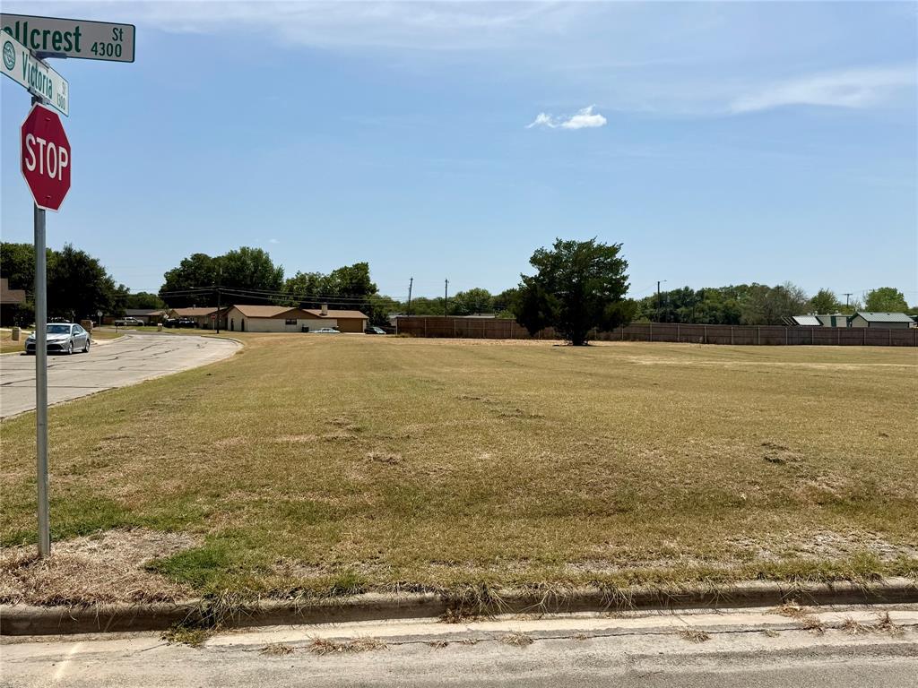 000 Bellcrest Drive Property Photo 1