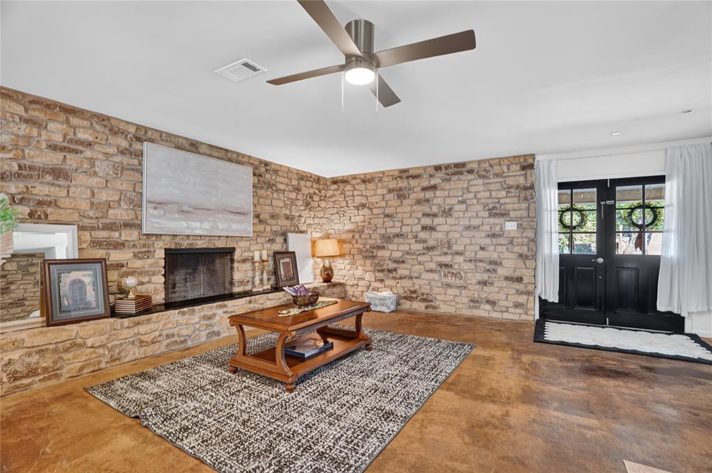 3902 Laramie Drive Property Photo 12