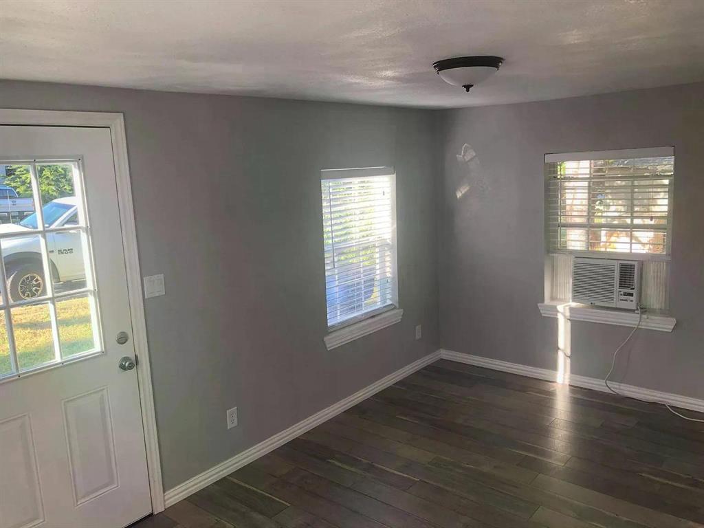 352 E Archer Street Property Photo 11