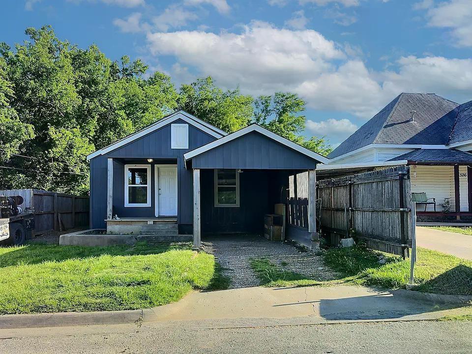 330 E Thompson Street Property Photo 1