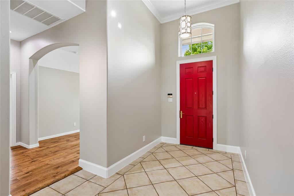 2233 Lakeway Drive Property Photo 5