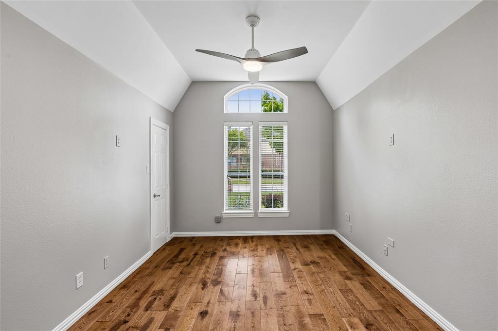 2233 Lakeway Drive Property Photo 7