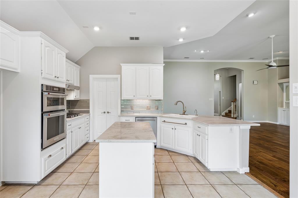 2233 Lakeway Drive Property Photo 16