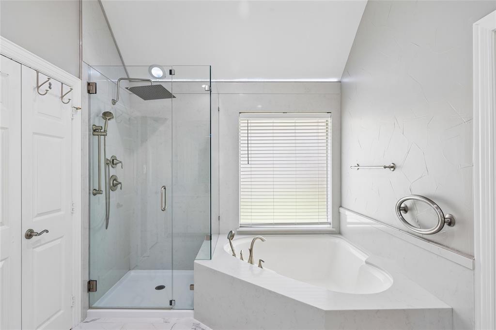2233 Lakeway Drive Property Photo 22