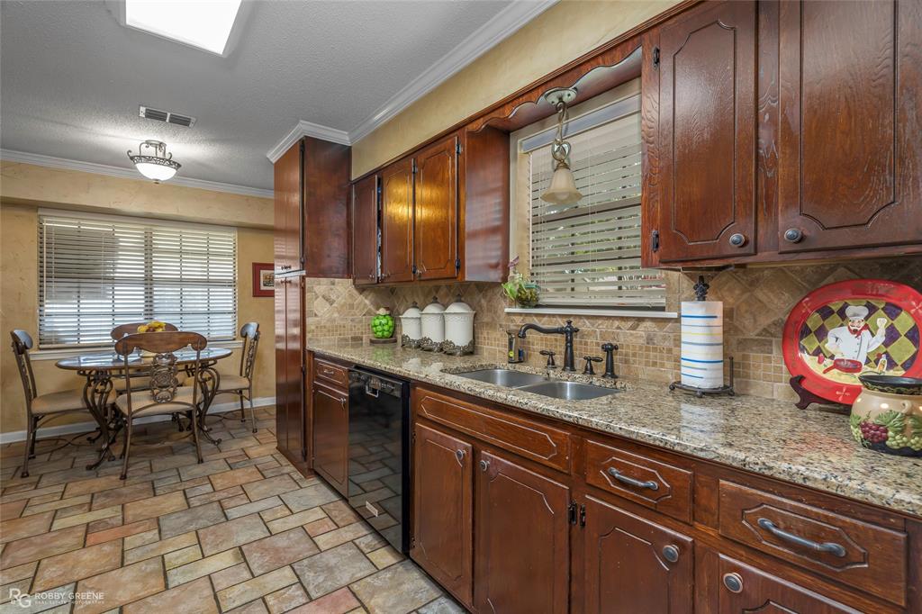 4614 Parkridge Drive Property Photo 4