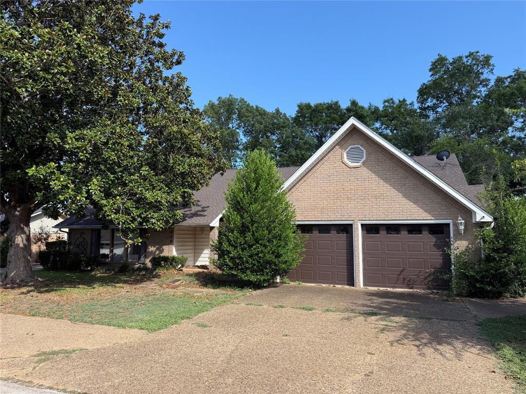 249 N Bay Drive Property Photo 1