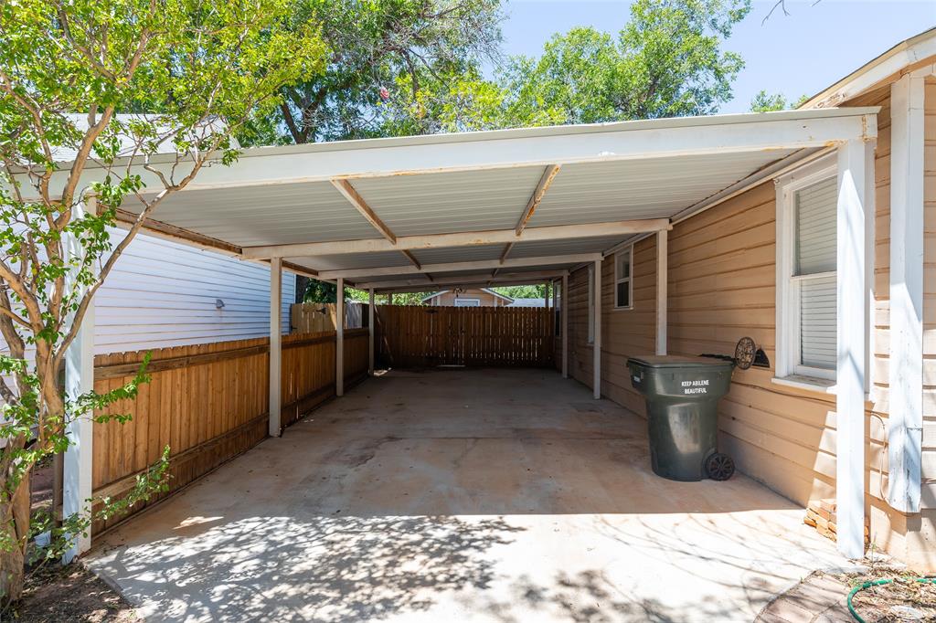 1010 Albany Street Property Photo 3