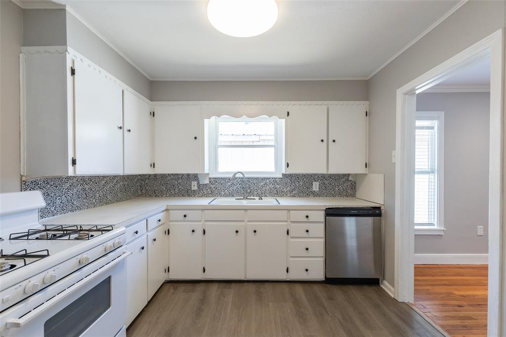 1010 Albany Street Property Photo 8
