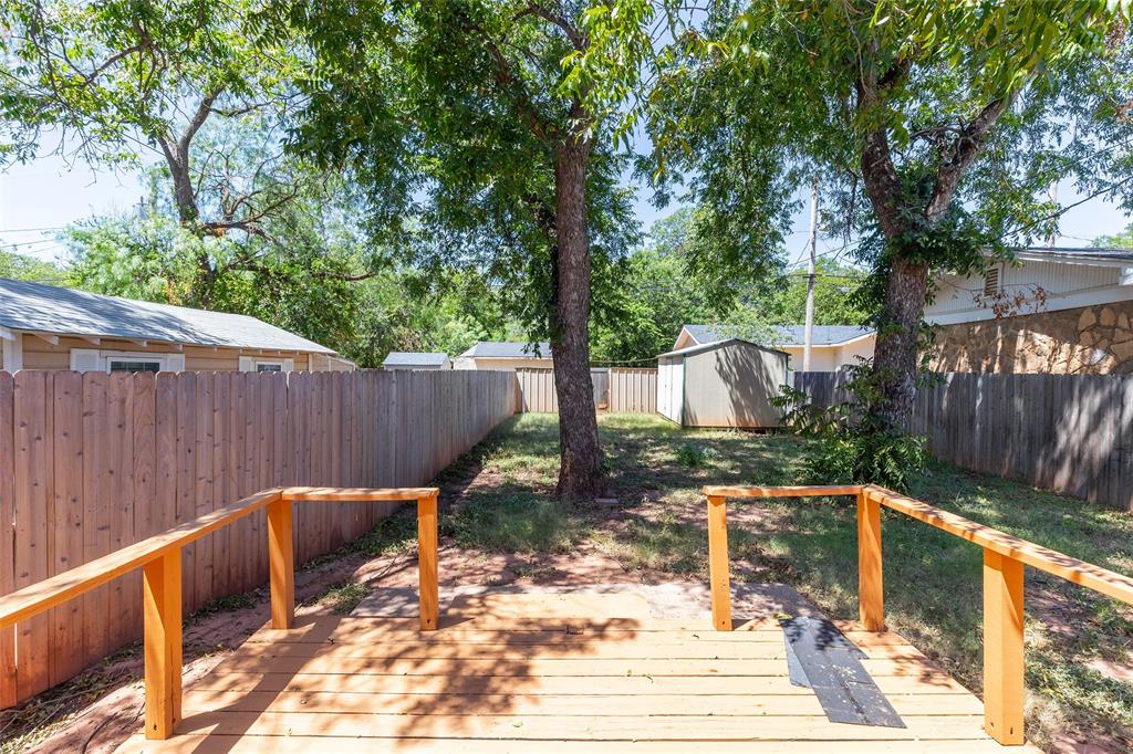1010 Albany Street Property Photo 20
