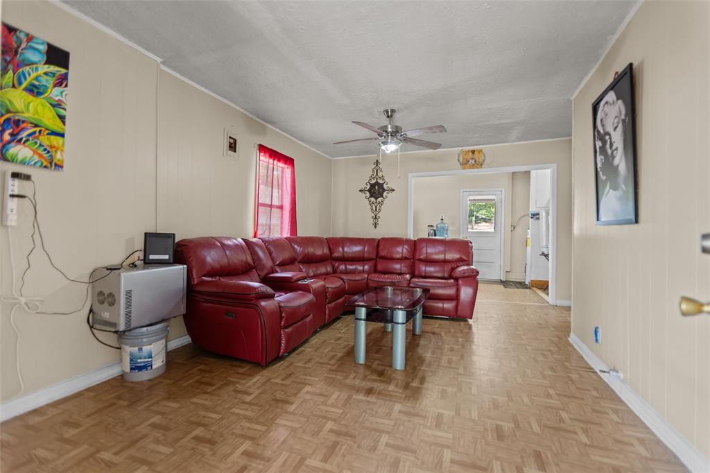 606 N Needmore Street Property Photo 6