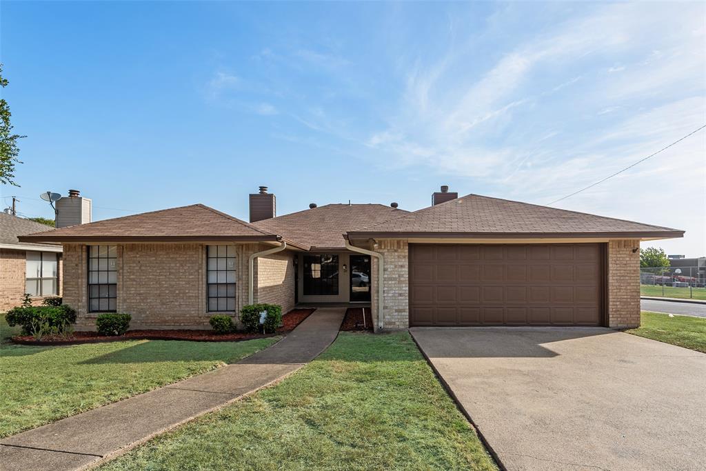 215/217 Silver Creek Drive Property Photo 1