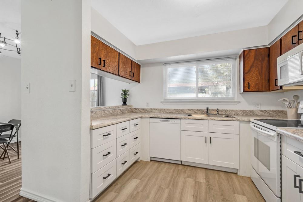1404 Sombre Vista Drive Property Photo 9