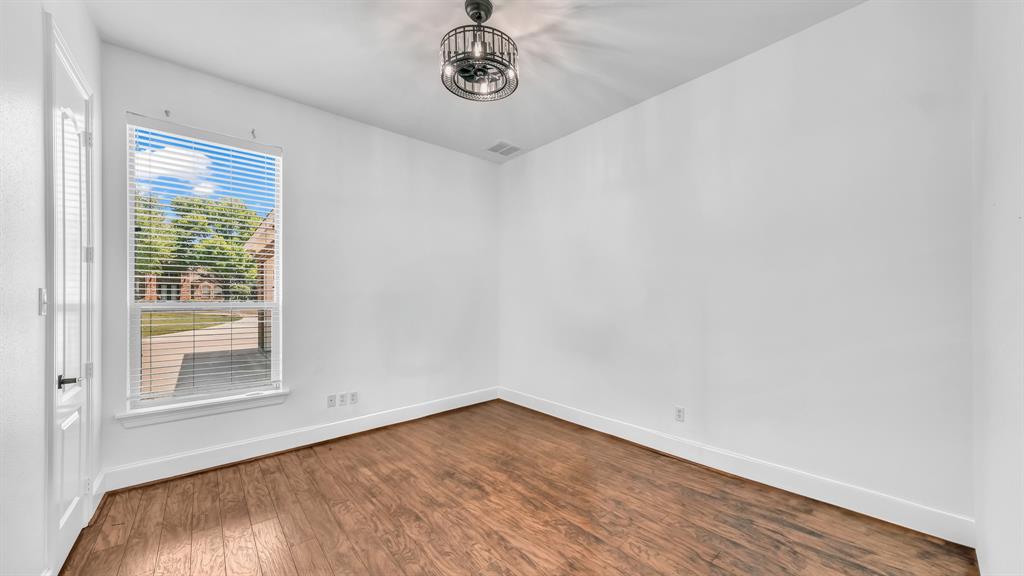 1555 Hunterglenn Drive Property Photo 13