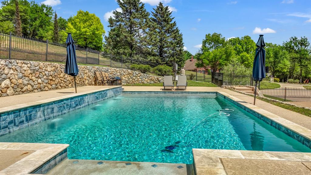 1555 Hunterglenn Drive Property Photo 14