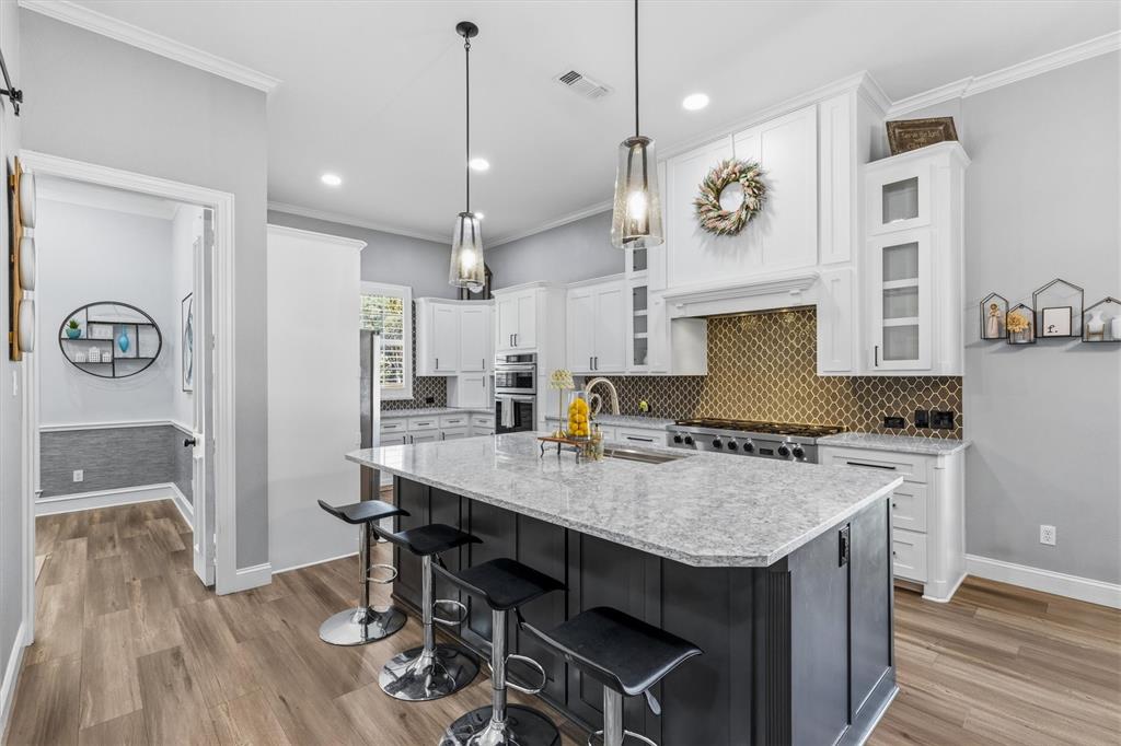 900 Bandera Court Property Photo 4