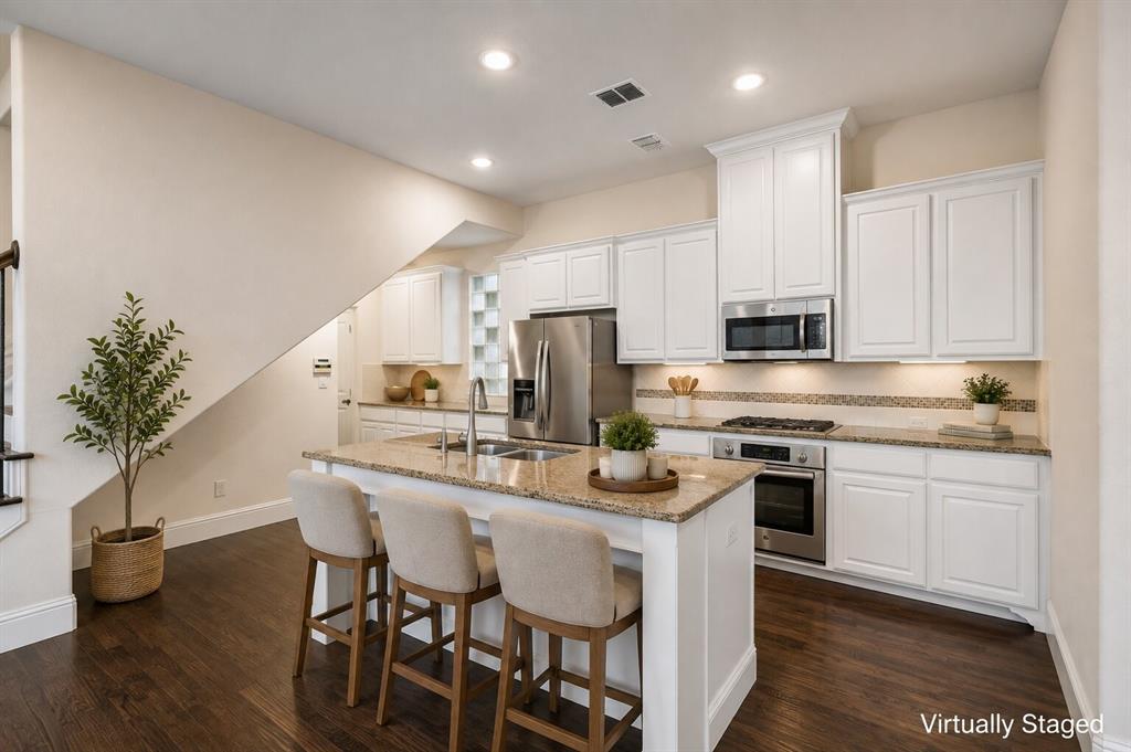 779 Cameron Court Property Photo 6