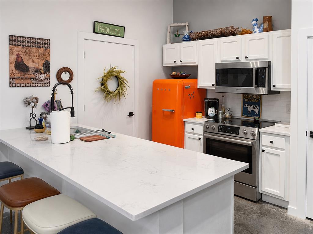 2502 Live Oak Street 322 Property Photo 3
