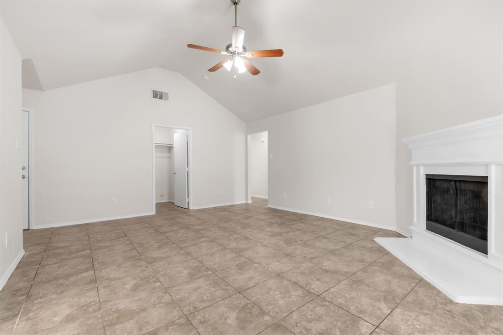 1039 Caliente Drive Property Photo 4