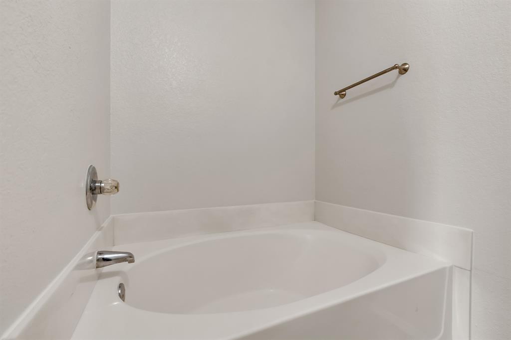 1039 Caliente Drive Property Photo 14