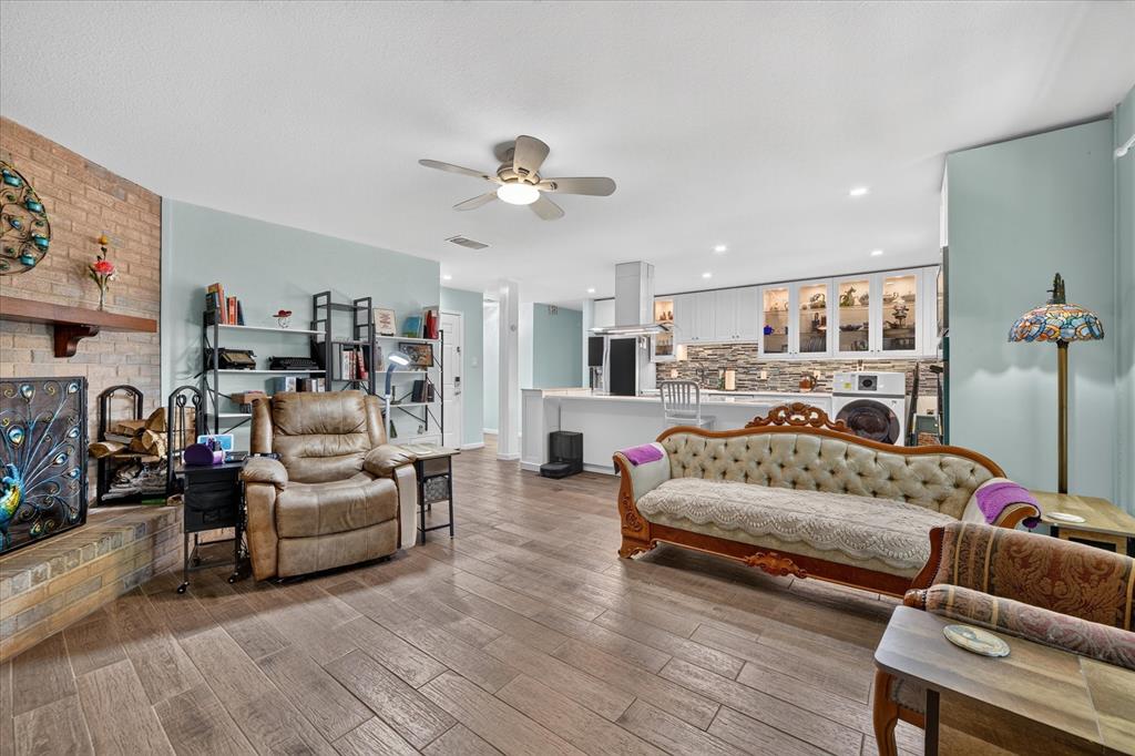512 Park Center Boulevard Property Photo 7