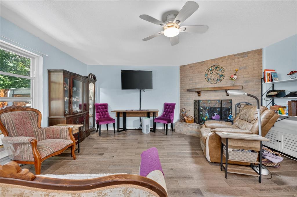 512 Park Center Boulevard Property Photo 8